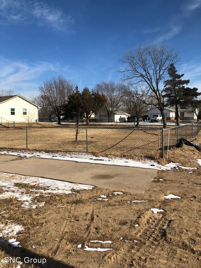 Building Photo - 3 br, 1 bath House - 912 W Summey