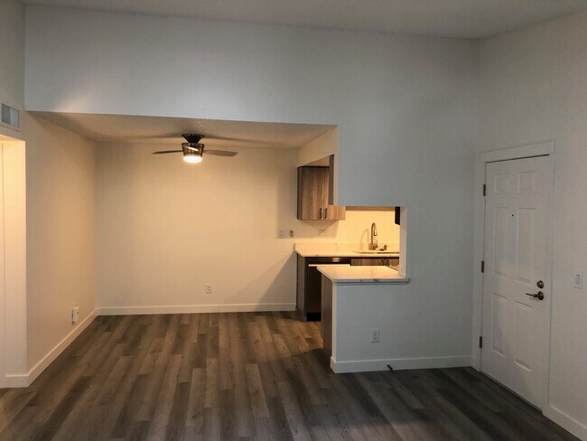 Foto del edificio - 8225 Fairmount Dr