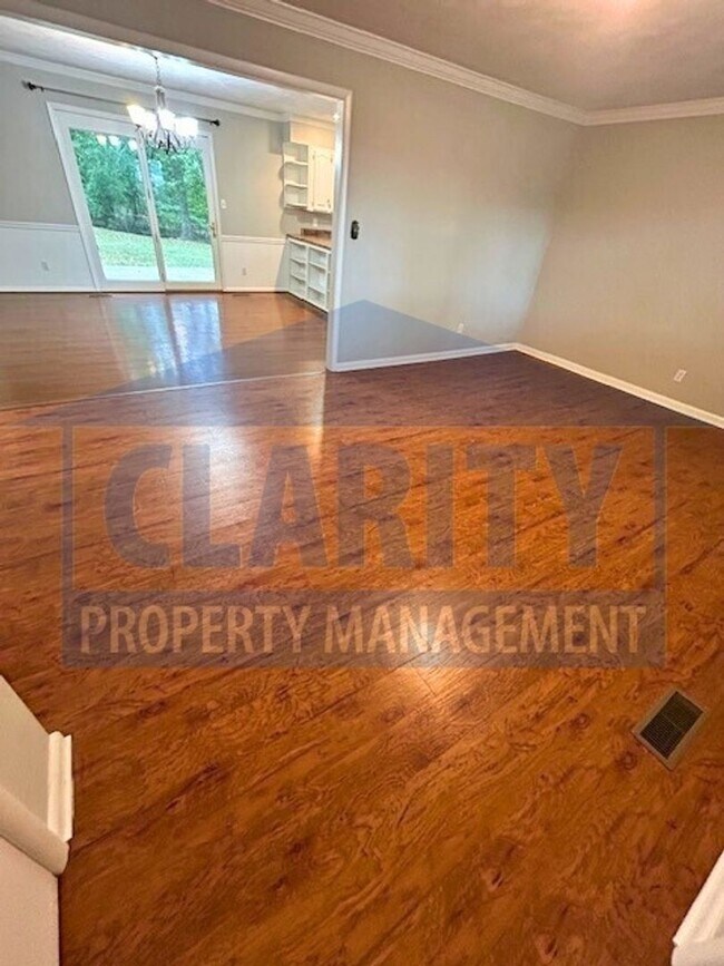 Foto del edificio - Centrally located, three bedroom home!