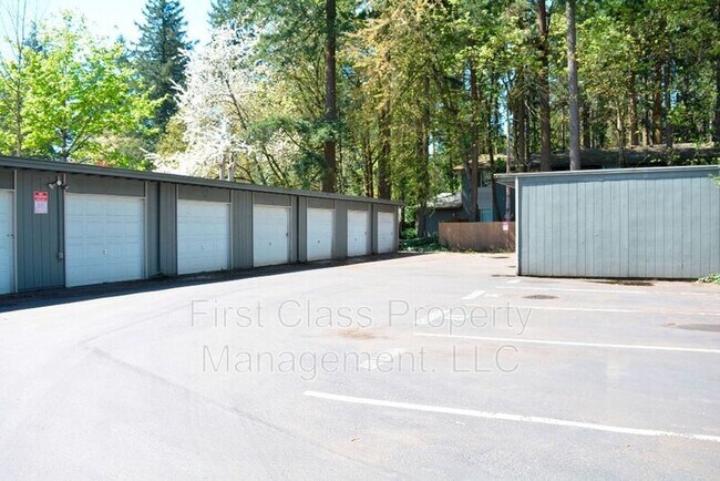Building Photo - 4628 Oakridge Rd