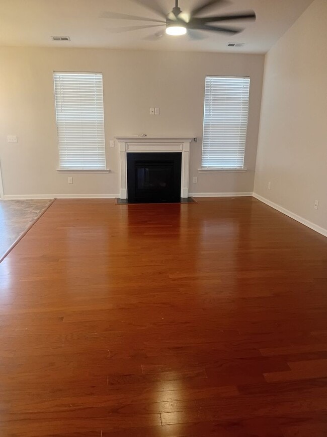 Building Photo - Spring Lake