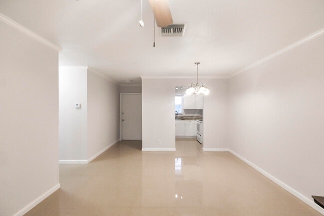 Building Photo - 4808 Cresthaven Blvd