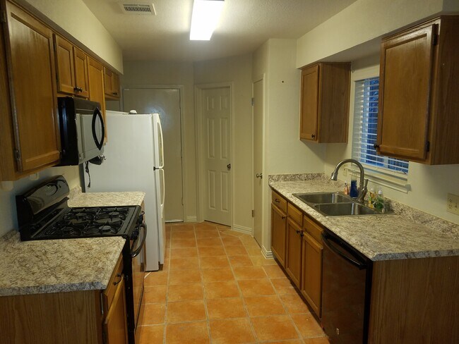 Cocina de galera - 13705 cambourne dr