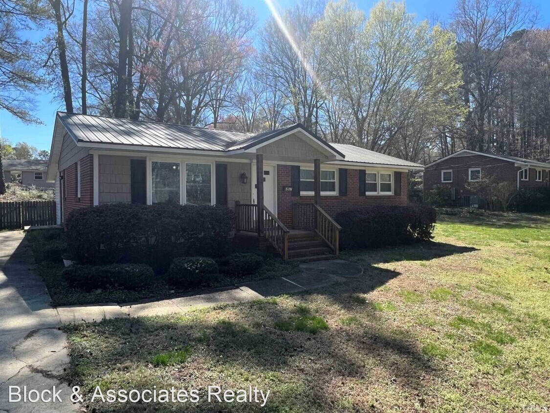 Primary Photo - 3 br, 2 bath House - 207 W Boundary Street