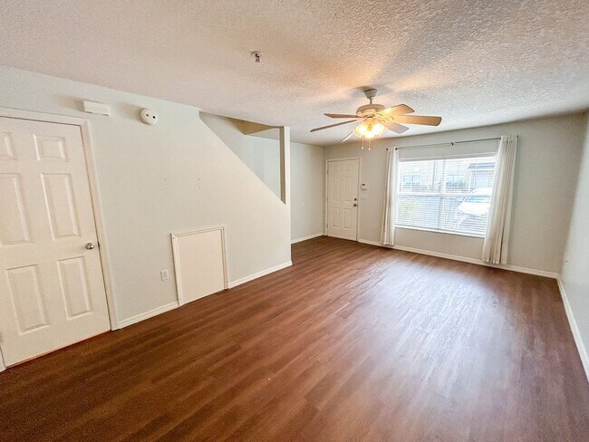 Foto del edificio - 2/2.5 Cozy Condo in Isabella Park