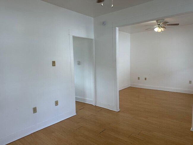 Building Photo - 126-128 E Spruce St-128