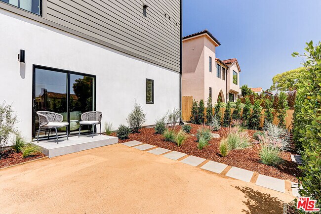 Foto del edificio - 1289 S Sycamore Ave
