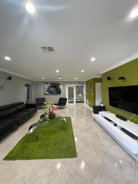 Foto del edificio - 584 Vossler Ave