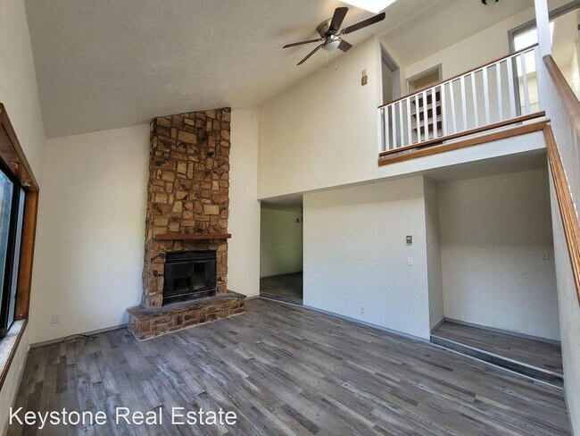 Building Photo - 3 br, 1.5 bath House - 6745 Dogwood