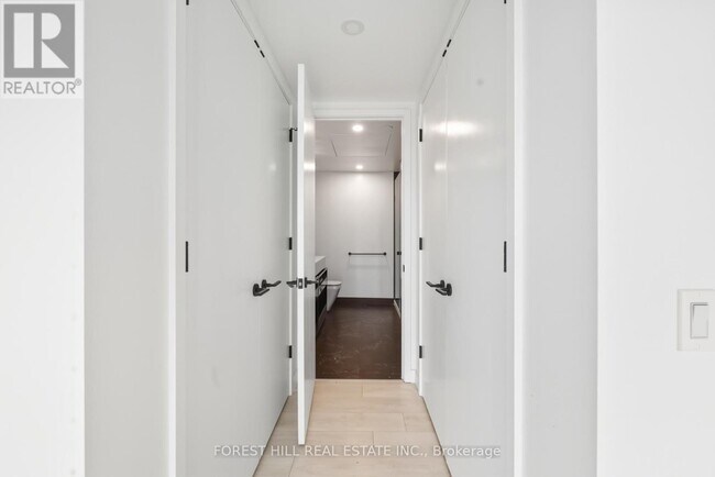 Building Photo - 505 Richmond St W