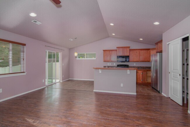 Foto del edificio - Single floor living 3 Bed 2 Bath home with...