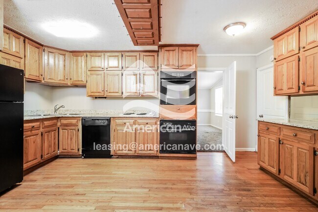 Building Photo - 5810 Blueridge Dr