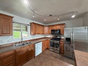 Building Photo - 320 Thomas Cir