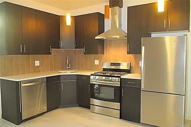 Building Photo - 28-06 35th Ave