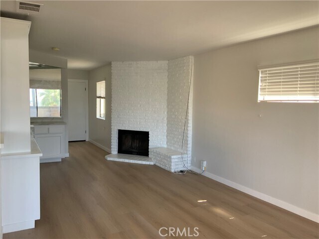 Foto del edificio - 814 W Balboa Blvd