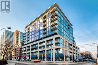 Building Photo - 8 Dovercourt Rd