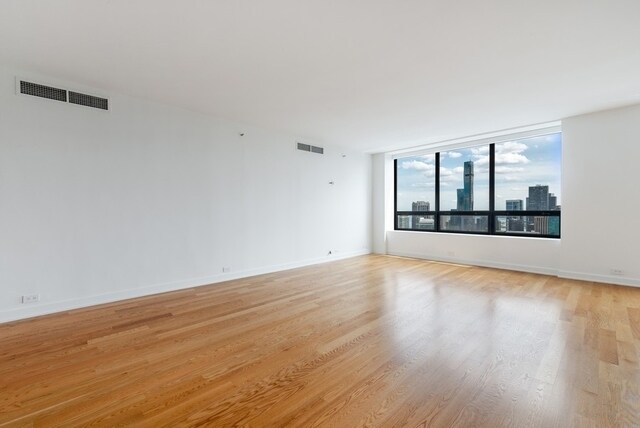 Foto del edificio - 180 E Pearson St