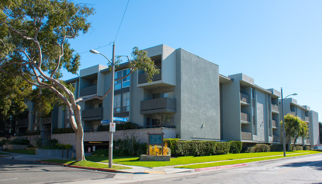 Building Photo - 630 Venice Way