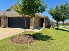 Building Photo - 2401 Northcreek Ln