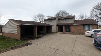 Building Photo - 801 Kerns Dr NE