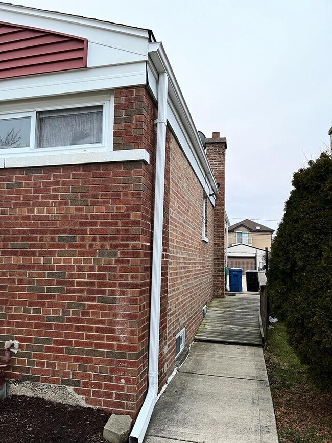 Foto del edificio - 6544 N Albany Ave