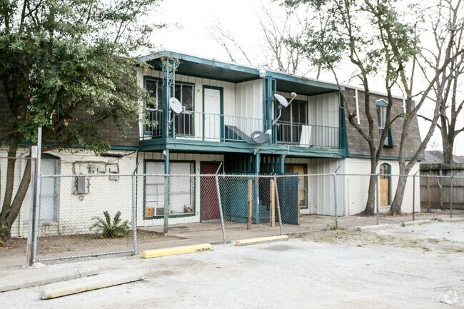 Building Photo - 6215 Tierwester St