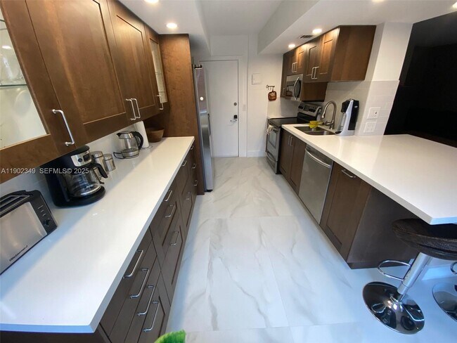 Building Photo - 3161 S Ocean Dr