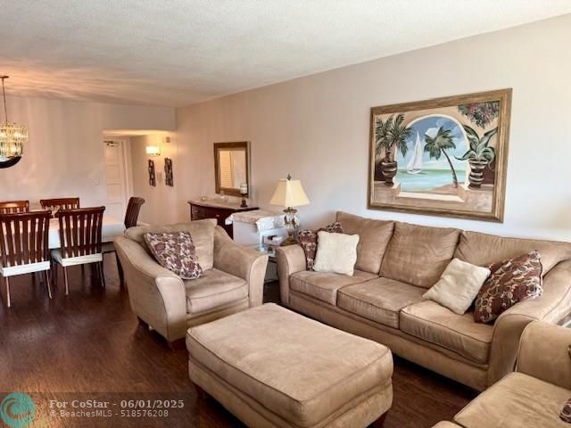 Building Photo - 3250 N Palm Aire Dr
