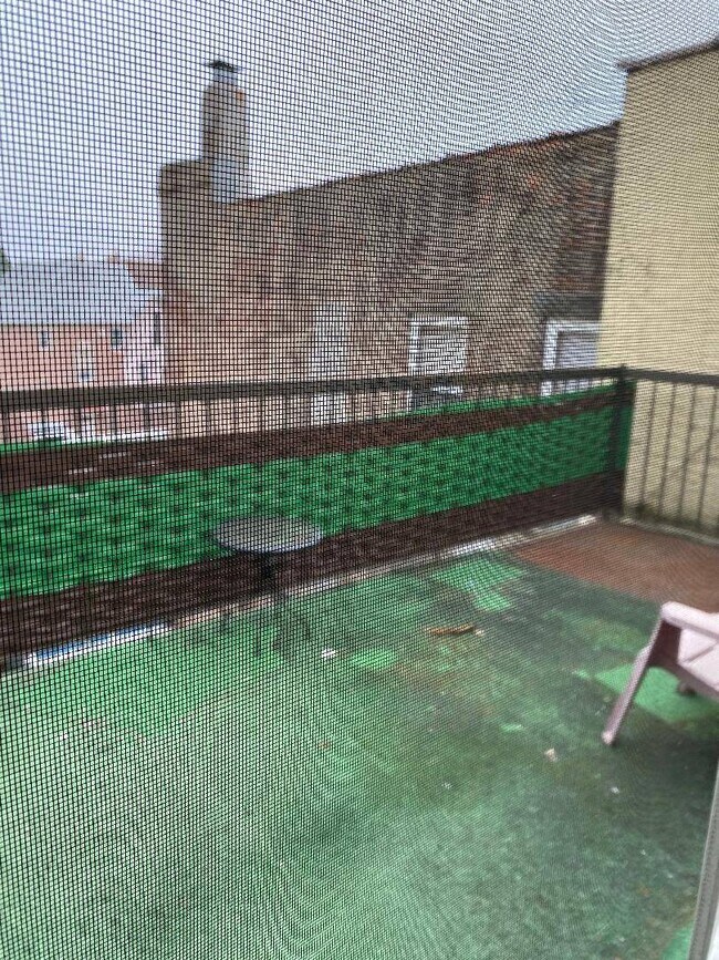 Foto del edificio - 2027 Bath Ave