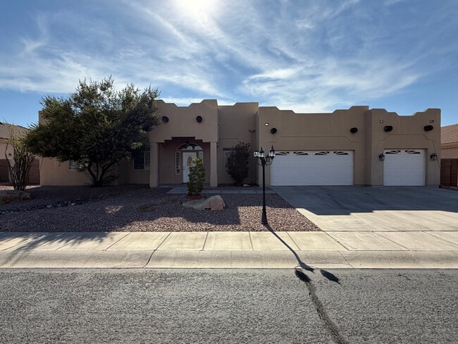 Building Photo - 2117 Buena Vista Dr