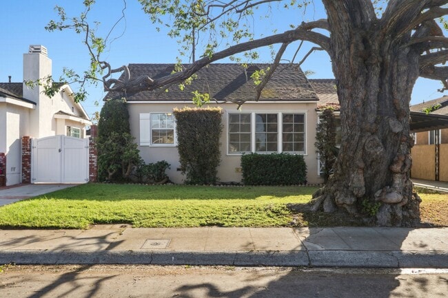 Building Photo - 8426 Alverstone Ave