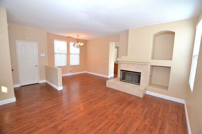 Foto del edificio - 4Br/3-1/2 bathroom Home