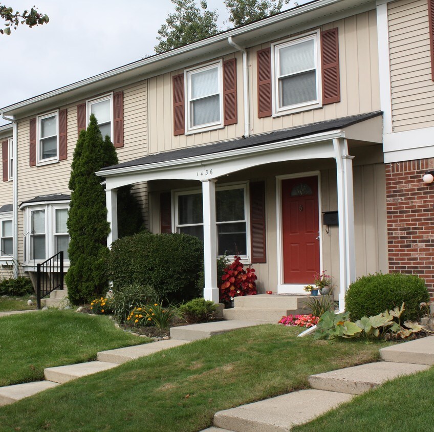 Meadowfield Townhomes Apartments Rochester Hills, MI