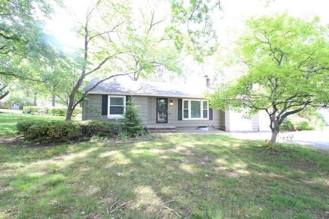 Building Photo - 3 Bedroom 1 Bath Home In Prairie Village