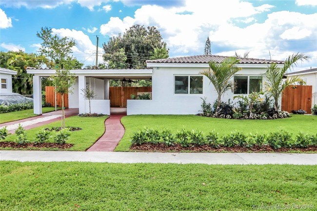 Building Photo - 1140 NE 155th St