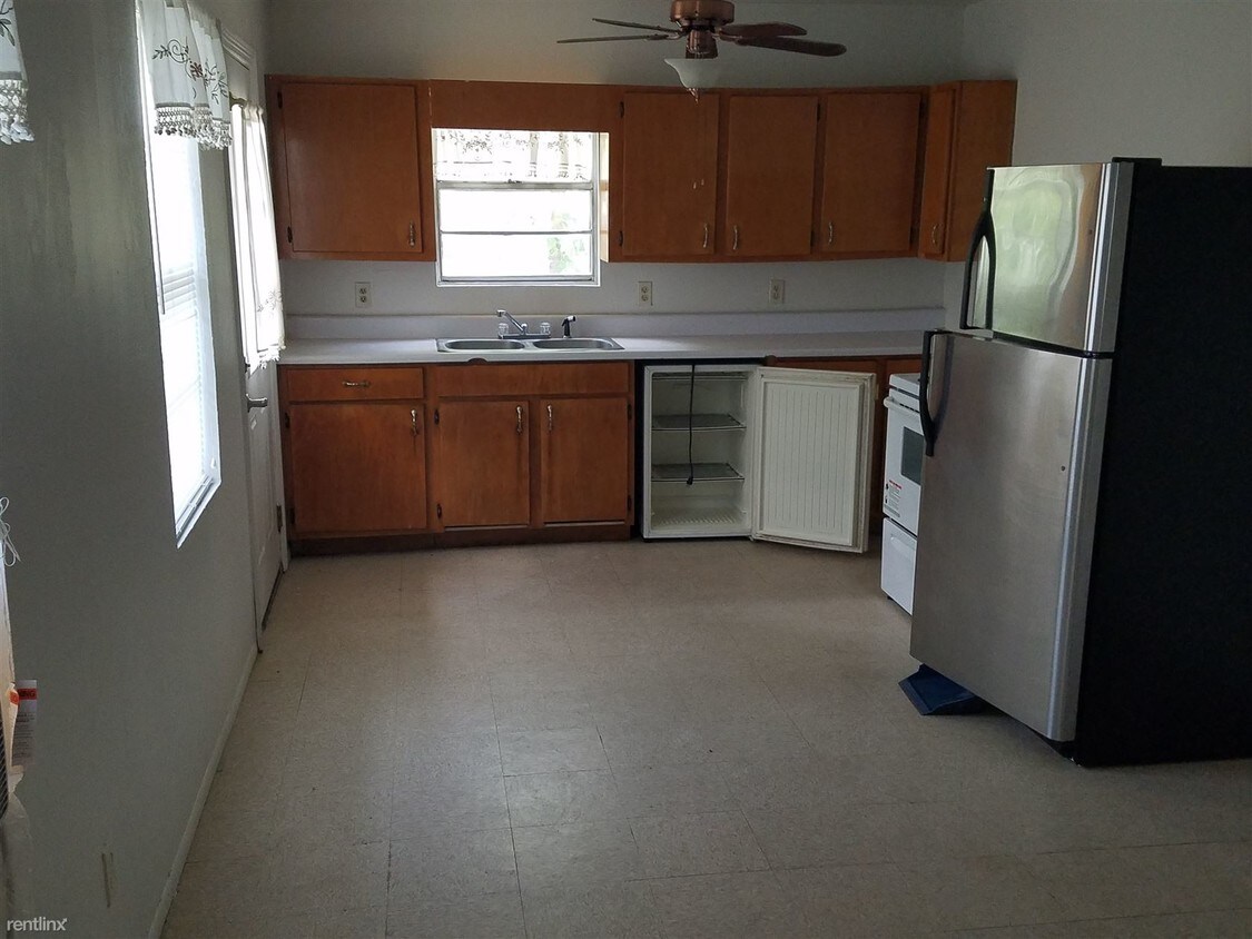 Building Photo - 3 br, 1 bath House - 1418 W Monroe Ave
