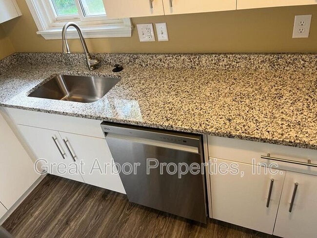 Building Photo - 1088 Studebaker Ave