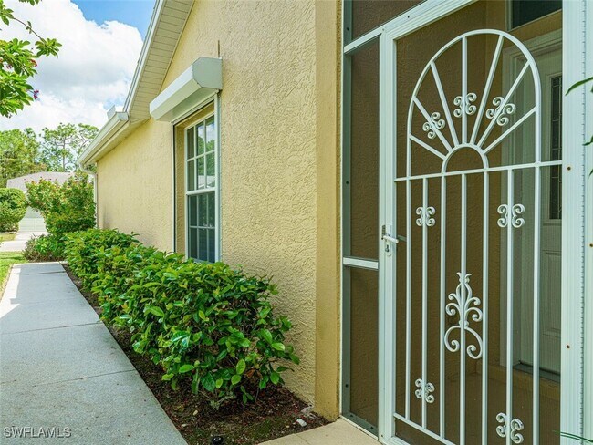 Foto del edificio - 5347 Whitten Dr