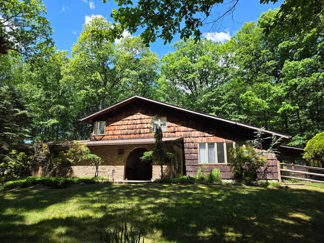 Building Photo - 197 Winchester Dr