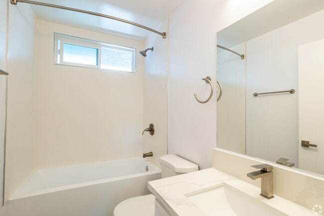 Interior Photo - 110 South Sweetzer Ave