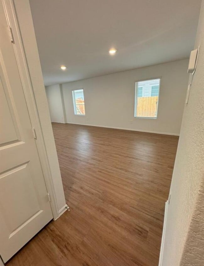 Building Photo - 22483 Douglas Ct