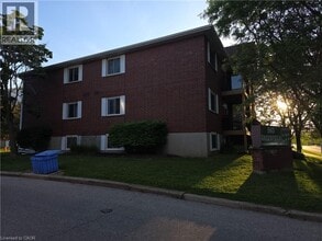Building Photo - 565 Greenfield Ave