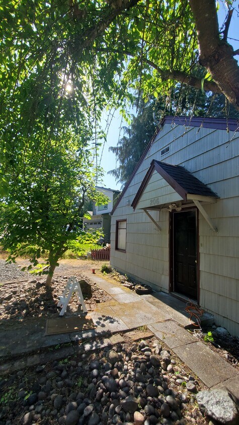 Primary Photo - 206 Rocky Point Rd
