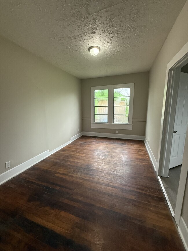 Building Photo - 3116 Steiner Ave SW