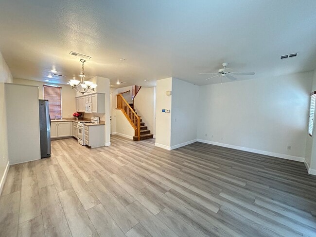 Building Photo - Gated Community 3 Bedroom 2.5 Bathroom Home!