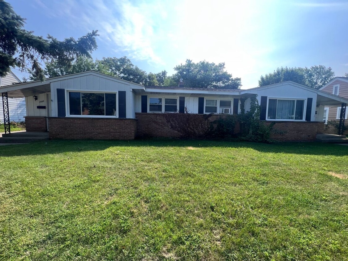 Primary Photo - Two Bedroom Duplex on SE Side of Grand Rap...