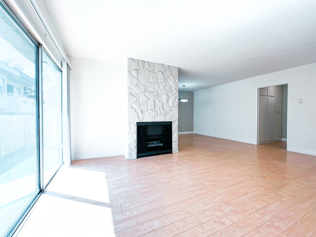 Building Photo - 3646 Mentone Ave
