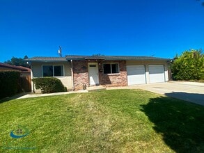 Building Photo - 155 Locksunart Way
