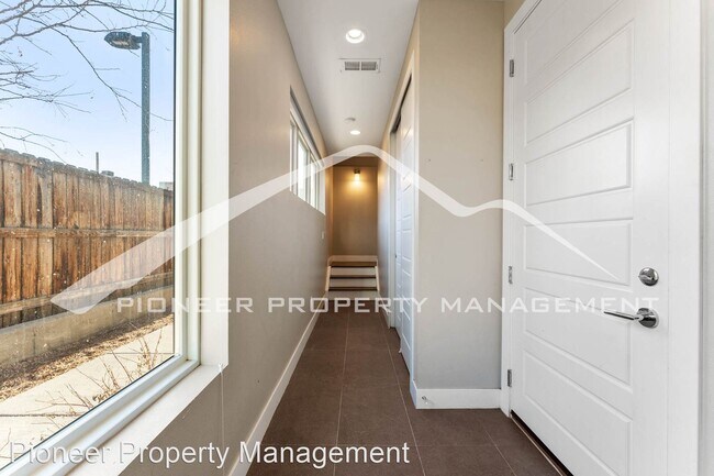 Foto del edificio - 3 br, 2.5 bath House - 2121 N Marion St. #1