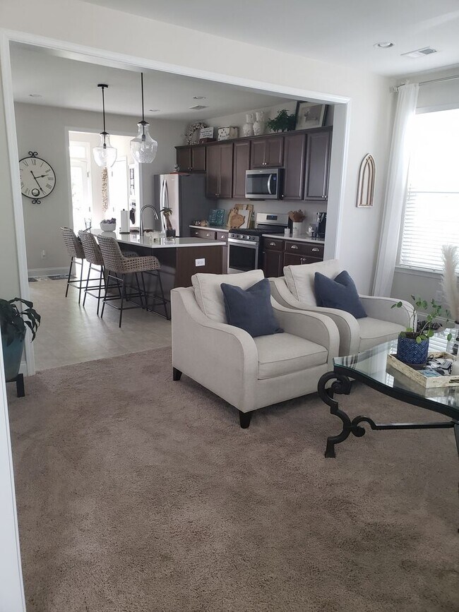 Building Photo - Charming Home in Whitney Lake